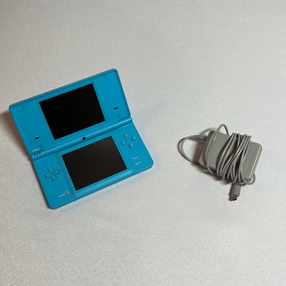 Nintendo DSi WORKING & TESTED in Blue + CHARGER